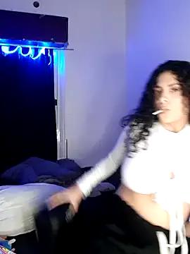 Shura_xxxBig on StripChat