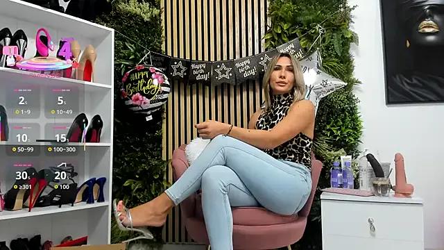 Freechat sweetcherry30 on StripChat