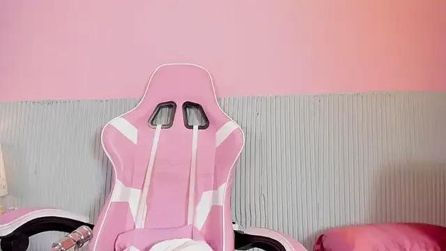 Freechat yeikafoxy on StripChat