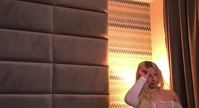 YssabelFox on StripChat 