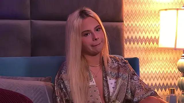 YssabelFox on StripChat 